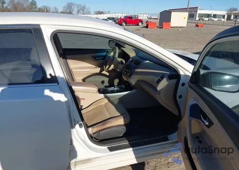 2015 Nissan Altima 2.5 S z USA, uszkodzony, nr VIN 1N4AL3AP1FC454859